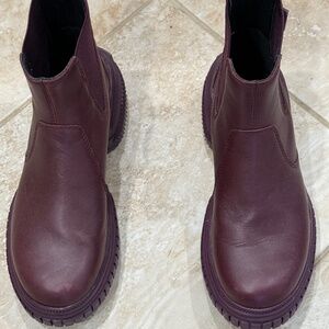 SOREL CHELSEA WATERPROOF BOOT, PLUM, SZ 7